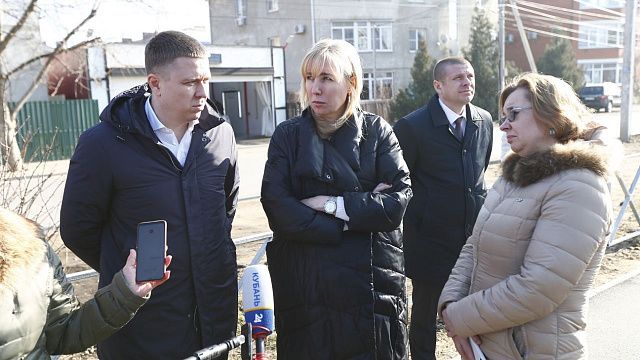 Анна Минькова посетила стройплощадки будущих социальных объектов в Краснодаре. Фото: t.me/minkovaanna23/1382