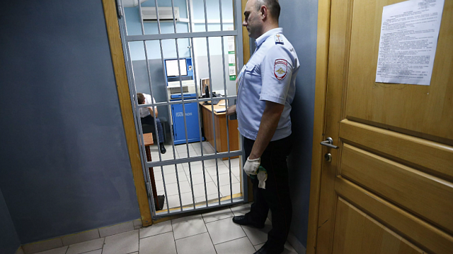 В Краснодаре нетрезвый мужчина угрожал поджечь магазин на улице Уральской и ограбил кассу на 300 рублей