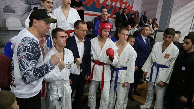 Вениамин Кондратьев принял участие в открытии турнира по рукопашному бою. Фото: пресс-служба администрации Краснодарского края