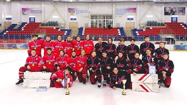 В Краснодаре прошли краевые соревнования по хоккею. Фото: пресс-служба администрации Краснодара