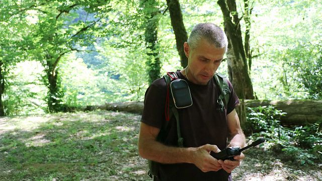 Спасатель рассказал о правилах безопасности в горах, о поведении в лесу и во время походов