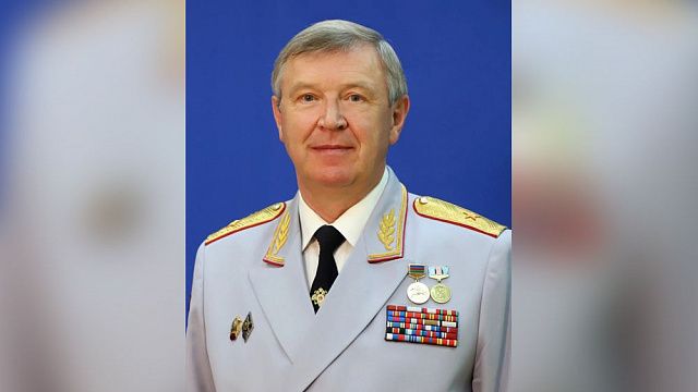 Андрей Алексеенко поздравил начальника Краснодарского президентского кадетского училища 