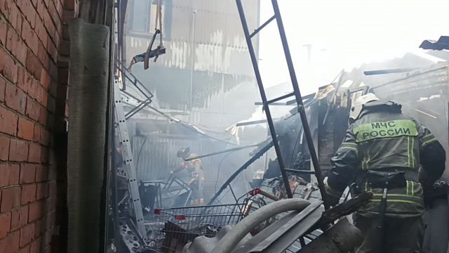 Пожар на ул. Скорняжной удалось локализовать. Фото: телеканал «Краснодар»