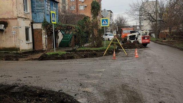 В Краснодаре досрочно приступили к ремонту дорог из плана на 2024 год. Фото: пресс-служба администрации Краснодара