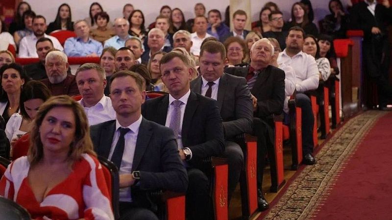 Глава Краснодара поздравил дорожников с профессиональным праздником 