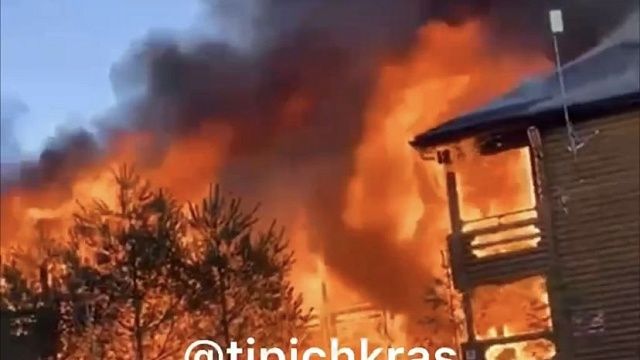 Прокуратура начала проверку по факту пожара на турбазе «Водолей» Фото: соцсети 
