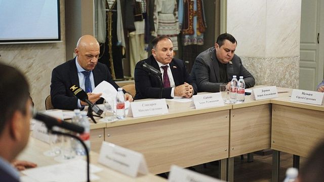 В Краснодаре обсудили подписание соглашения с Общественными палатами ДНР и ЛНР. Фото: Дарья Паращенко