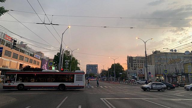 12 февраля в Краснодаре изменят схему движения трамваи № 2 и 4, автобусы № 2Е, 67 и 106А Фото: Телеканал «Краснодар»