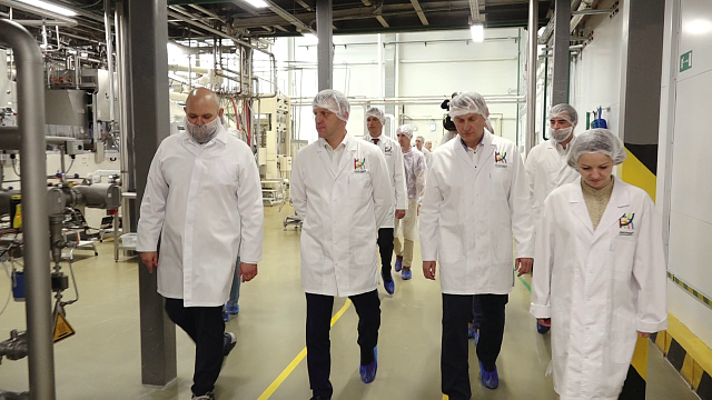 Глава Краснодара посетил предприятия по производству грибов и кондитерских изделий