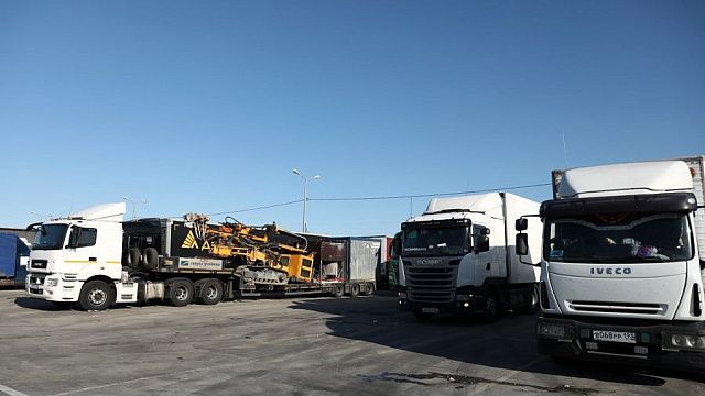 На Кубани частично ограничат проезд грузовиков к Керченской паромной переправе
