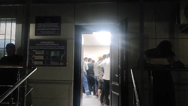 На Западном обходе Краснодара полиция задержала 7 нелегальных мигрантов Фото: УМД России по Краснодару