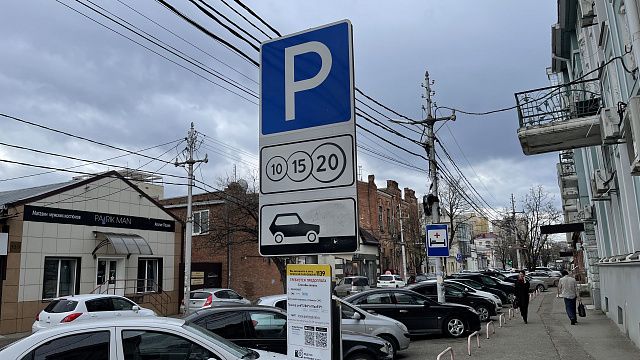 Краснодарцы в феврале были оштрафованы на 35 млн рублей за неоплату муниципальной парковки. Фото: телеканал «Краснодар»