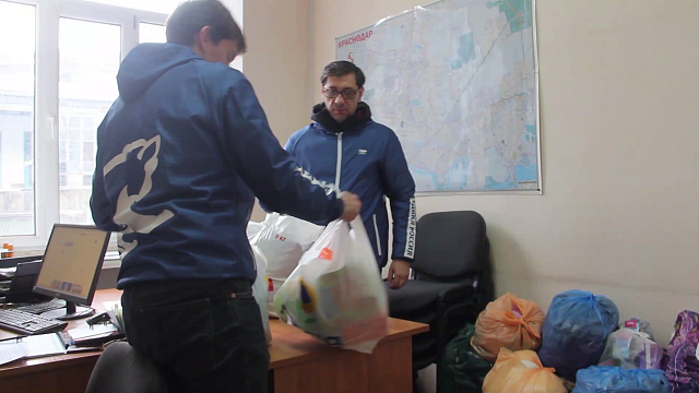 Краснодарцы собрали гуманитарную помощь для пострадавших жителей Турции. Фото: телеканал «Краснодар»