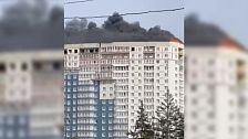 В Краснодаре загорелась крыша многоэтажного дома