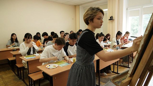 Китайские студенты проходят летнюю творческую школу Краснодарского института культуры 