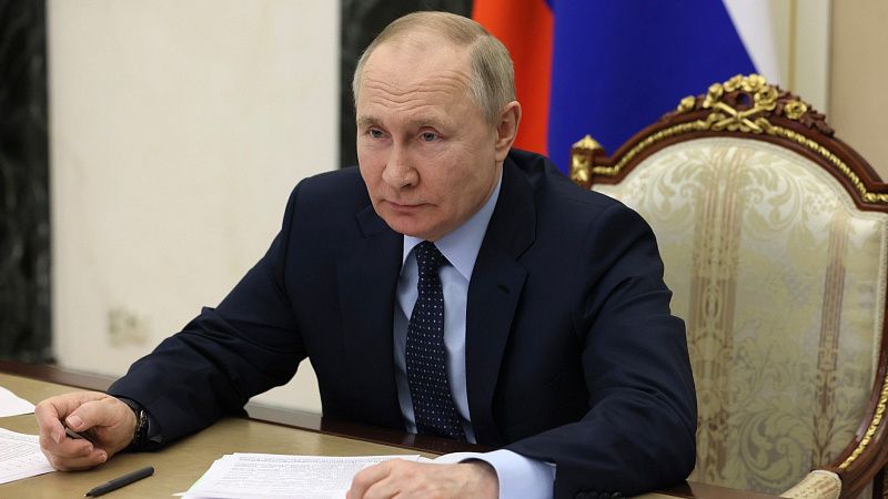 Владимир Путин поздравил работников и ветеранов морского и речного флота