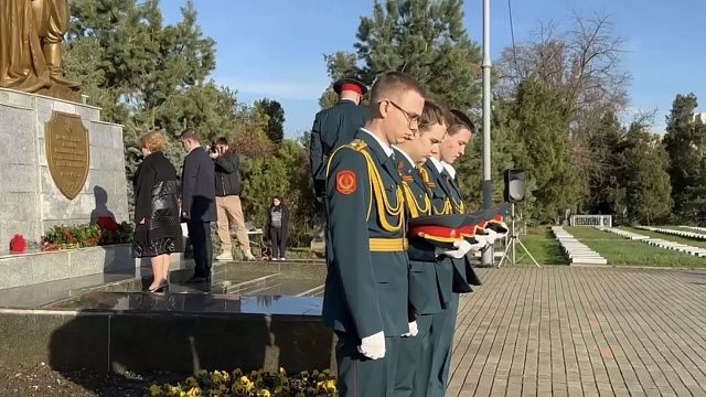 В Краснодаре почтили память павших неизвестных солдатов Фото: t.me/emnaumov