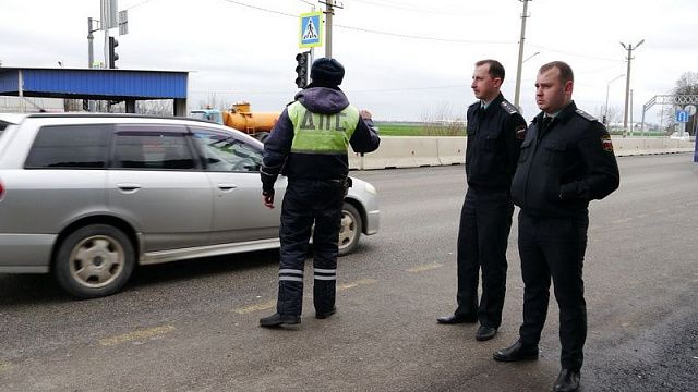 У жителей Кубани арестовали машины за то, что у них образовались различные задолженности 
