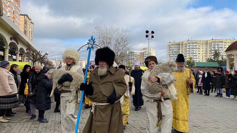 В Краснодаре прошёл традиционный Крестный ход с волхвами