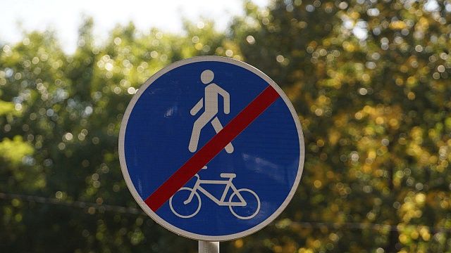 В ГИБДД напомнили о правилах безопасности для подростков, катающихся на велосипедах. Фото: телеканал «Краснодар»
