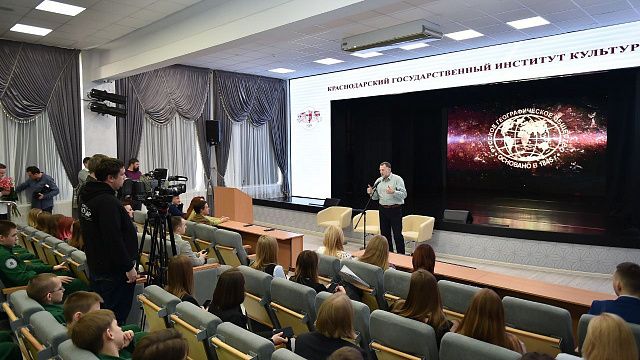Во ВГИК состоялся предпремьерный показ документального фильма о России. Фото: t.me/minkovaanna23/1585