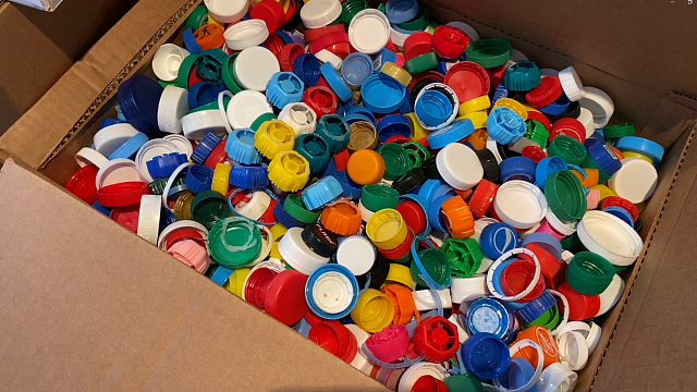 Краснодарские школьники собирают крышки от бутылок на переработку