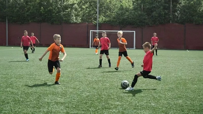 В преддверии Дня Победы в Краснодаре провели турнир по футболу для детей