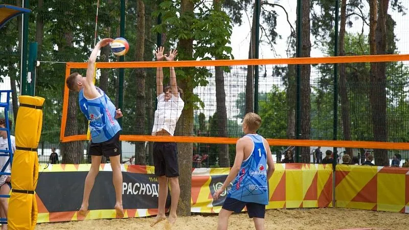В Краснодаре стартовал 1 этап чемпионата по пляжному волейболу Детской лиги серии «Солнечный остров»
