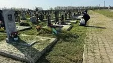 Кладбища Краснодара приводят в порядок в преддверии Радоницы