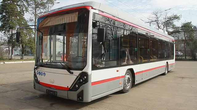 Руководитель Троллейбусного депо №2 рассказал о преимуществах электробуса. Фото: телеканал «Краснодар»