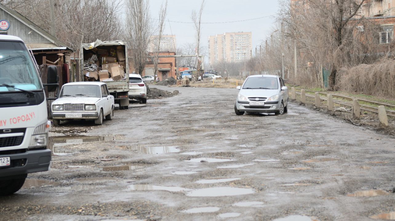 После ремонта дороги по улице Круговой планируют запустить общественный  транспорт. 10.02.2022 г. Телеканал «Краснодар»