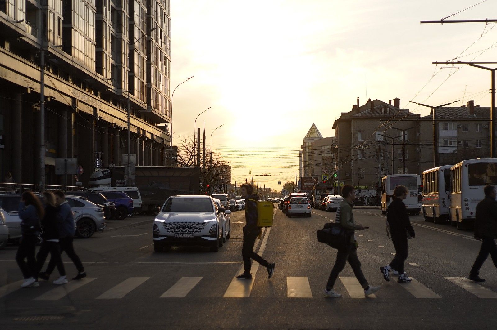 В центре Краснодара ограничат движение транспорта 8 и 9 мая. 04.05.2023 г.  Телеканал «Краснодар»