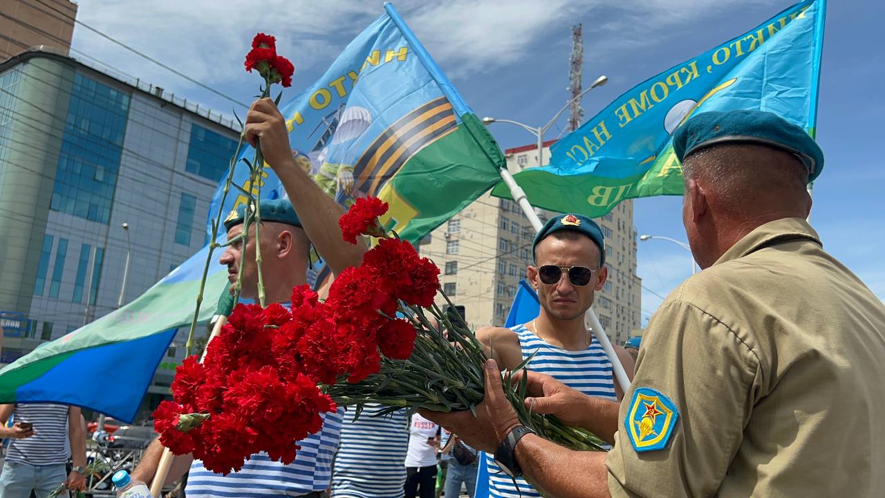 Десантники Краснодара промаршировали по центральным улицам города. ФОТО |  02.08.2023 | Краснодар - БезФормата