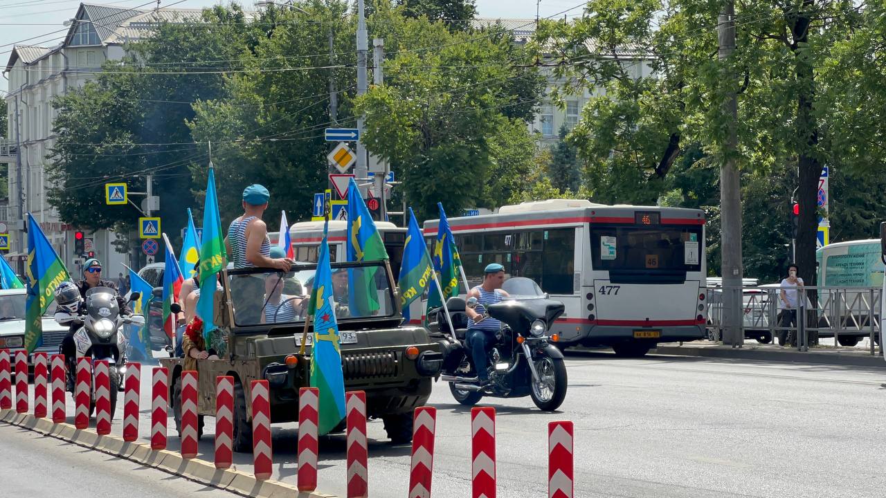 Десантники Краснодара промаршировали по центральным улицам города. ФОТО |  02.08.2023 | Краснодар - БезФормата