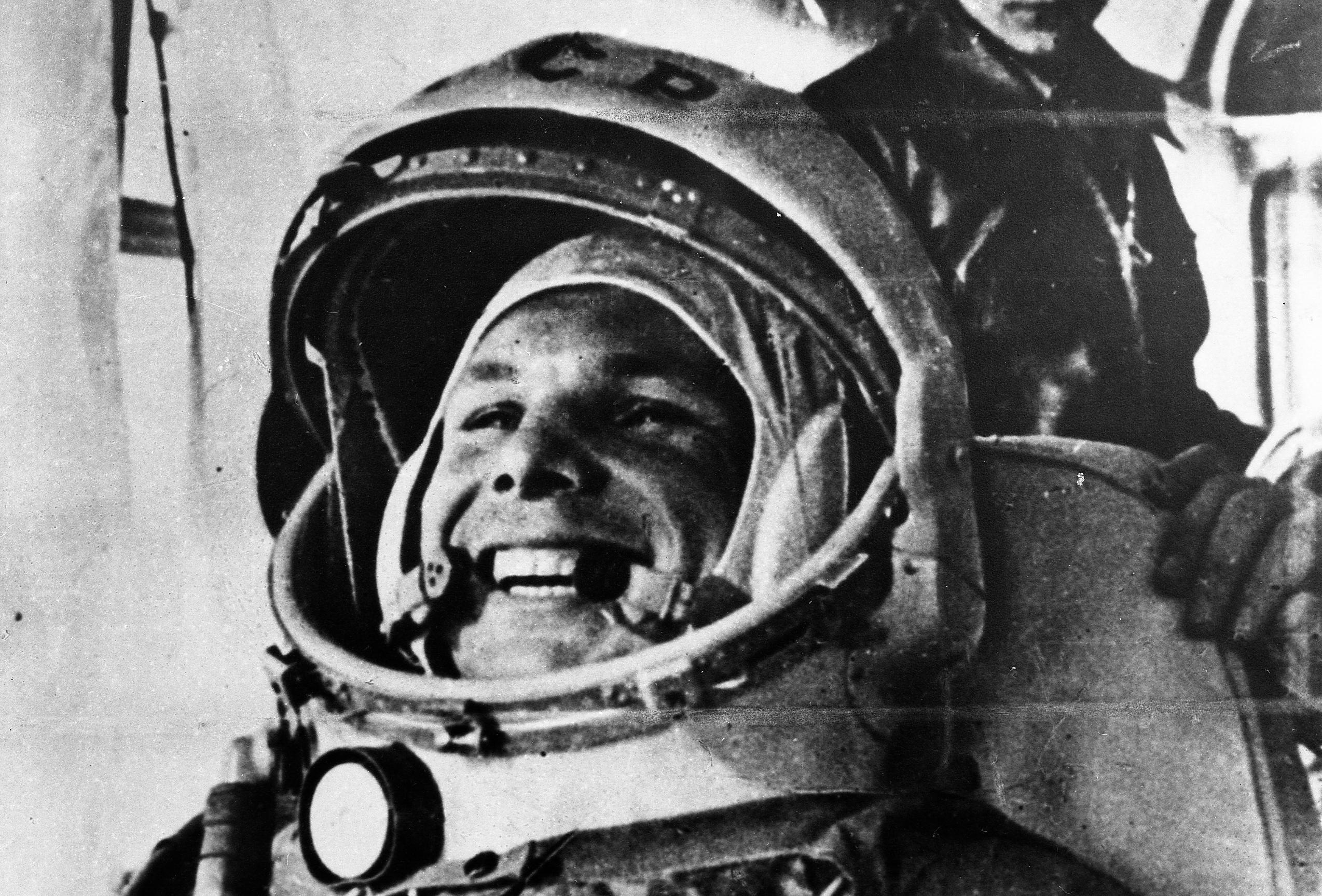 Голос юрия гагарина. Космонавт 1961 Гагарин.