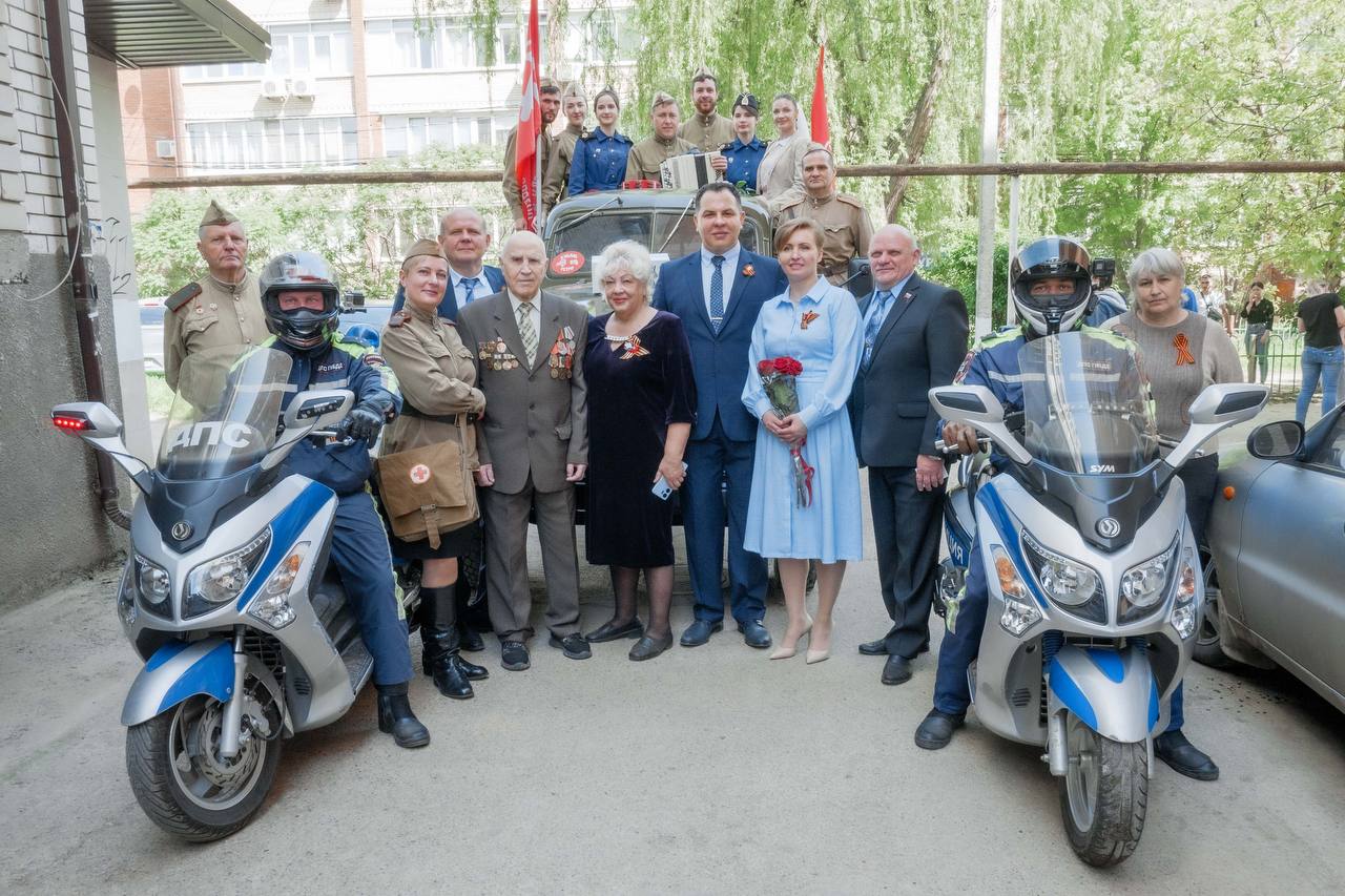 Полицейские Краснодара поздравляют ветеранов Великой Отечественной войны с  наступающим праздником. 06.05.2023 г. Телеканал «Краснодар»