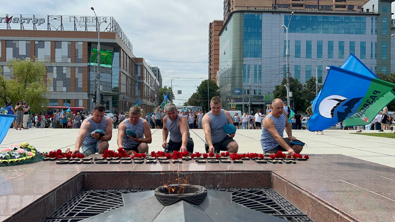 Десантники Краснодара промаршировали по центральным улицам города. ФОТО |  02.08.2023 | Краснодар - БезФормата