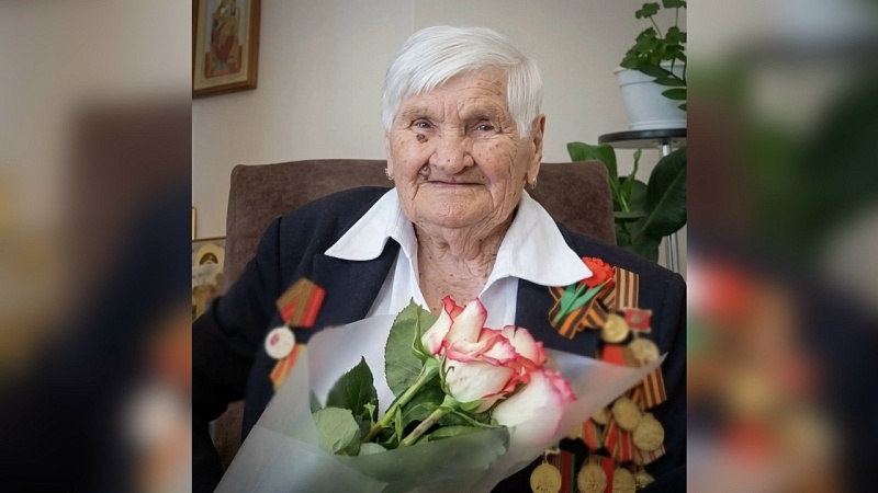 Кондратьев поздравил со 101‑летием ветерана ВОВ Юлию Кондакову на Кубани