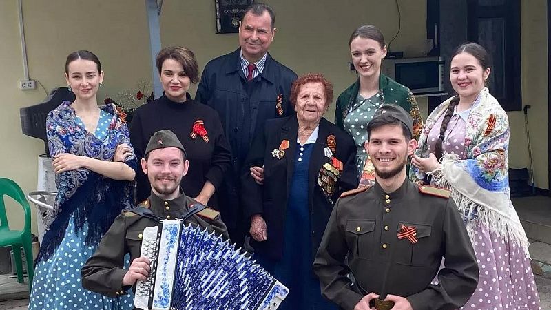 «Фронтовые бригады» Краснодара поздравили ветеранов Великой Отечественной войны