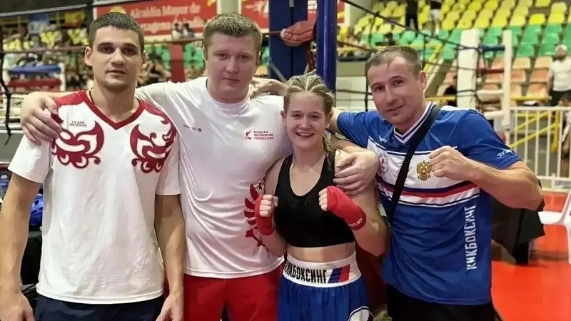Медали чемпионатов мира взяли кикбоксёры и гандболистки из Краснодара