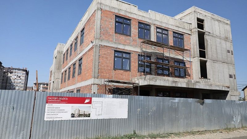 Кондратьев раскритиковал темпы строительства поликлиник в Краснодаре 