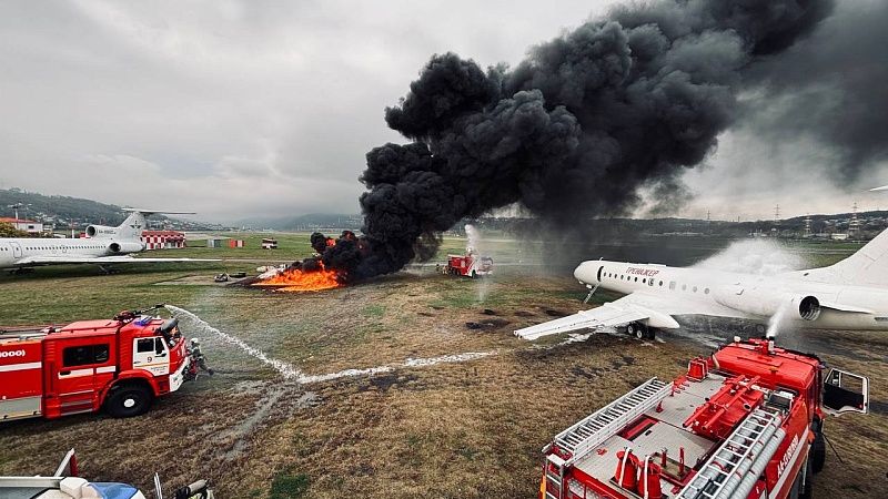 Спасение пассажиров самолета отработали спасатели в аэропорту Сочи