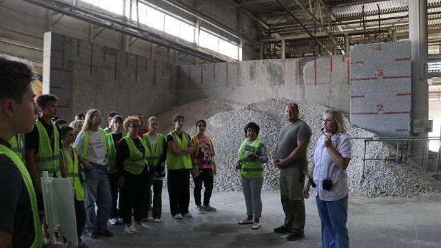 Школьники первыми прошли промышленный тур по предприятиям Псебая