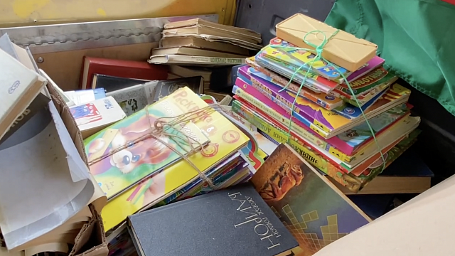 Волонтеры из Краснодара передали книги детям из Херсонской области. Фото: телеканал «Краснодар»