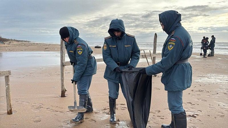 Видео с места ликвидации нефтепродуктов на пляжах разместил губернатор Кубани