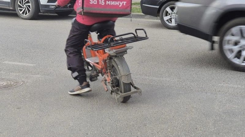 От работы отстранили около 15 тысяч курьеров за нарушения в Москве 