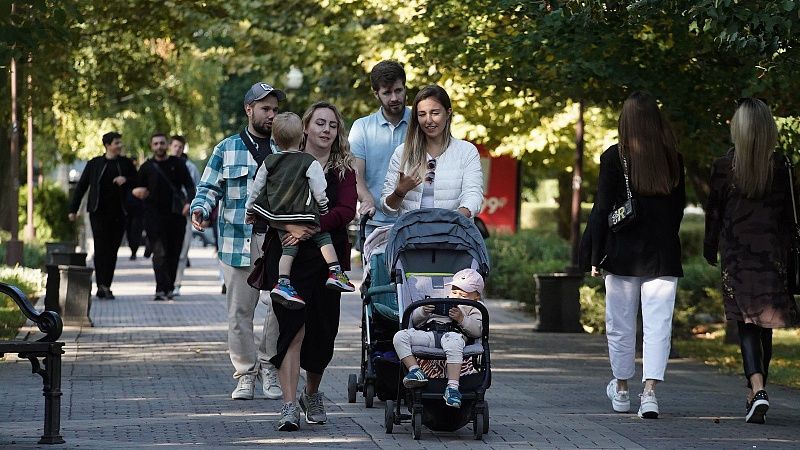 Треть жителей Краснодарского края уверены, что семья важнее работы