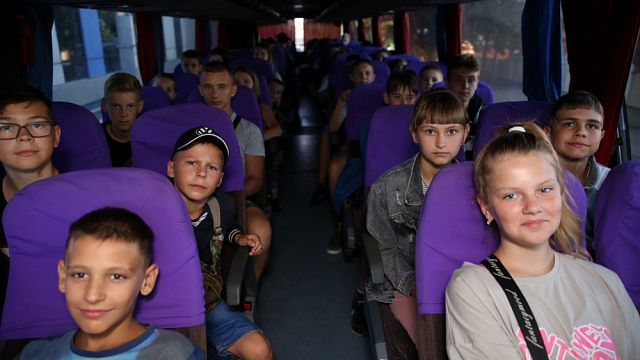 Школьники из Харьковской области отправились в лагерь в Кабардинку. Фото: Станислав Телеховец