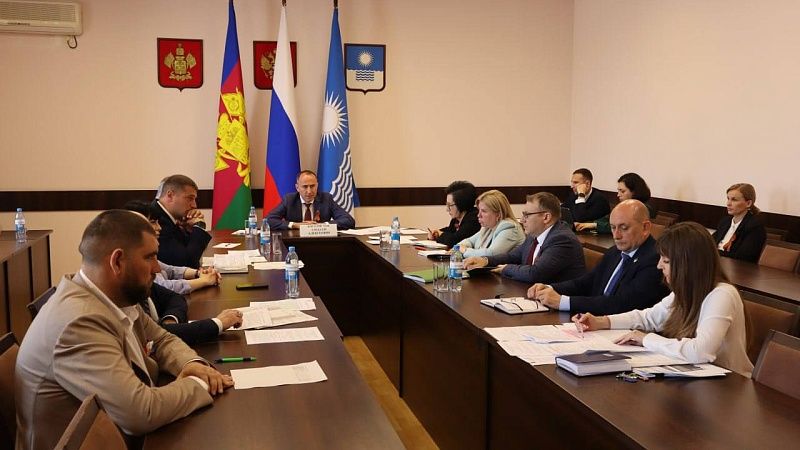 Контроль за вывозом мусора усилили перед наплывом туристов в Геленджике