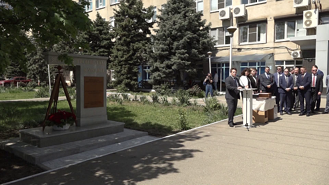 В Краснодаре открыли памятник землеустроительной службе Кубани